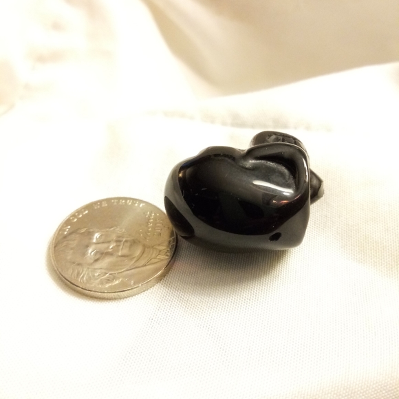 SOLD on m e r c a r i .Mini black obsidion skull - Picture 4 of 8